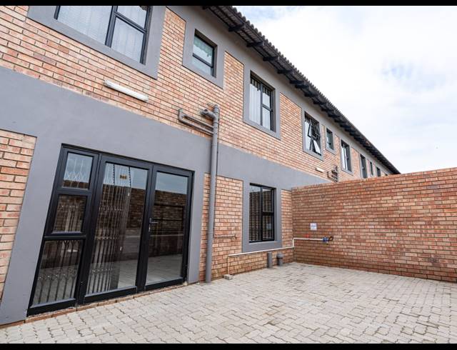3 BEDROOM DUPLEX TO LET IN COSMOSRAND